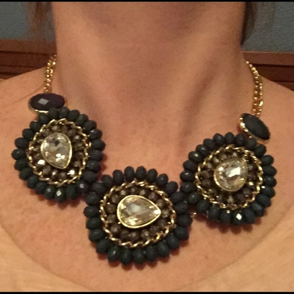 VCLM green statement necklace